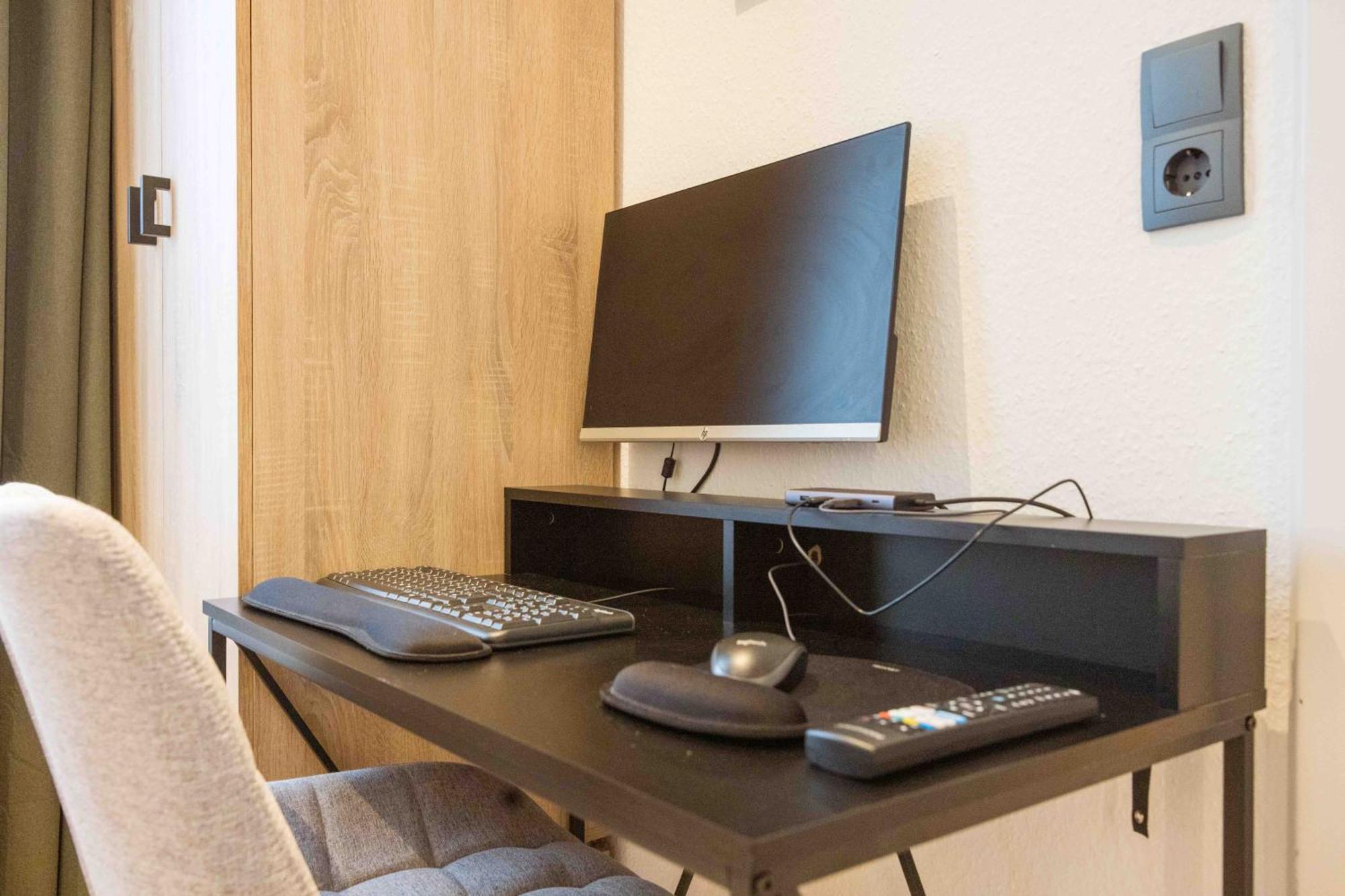 Schillerapartment Hof, Kueche, 24H Digital-Checkin, Parkplatz, Wlan250Mbit 호프 외부 사진