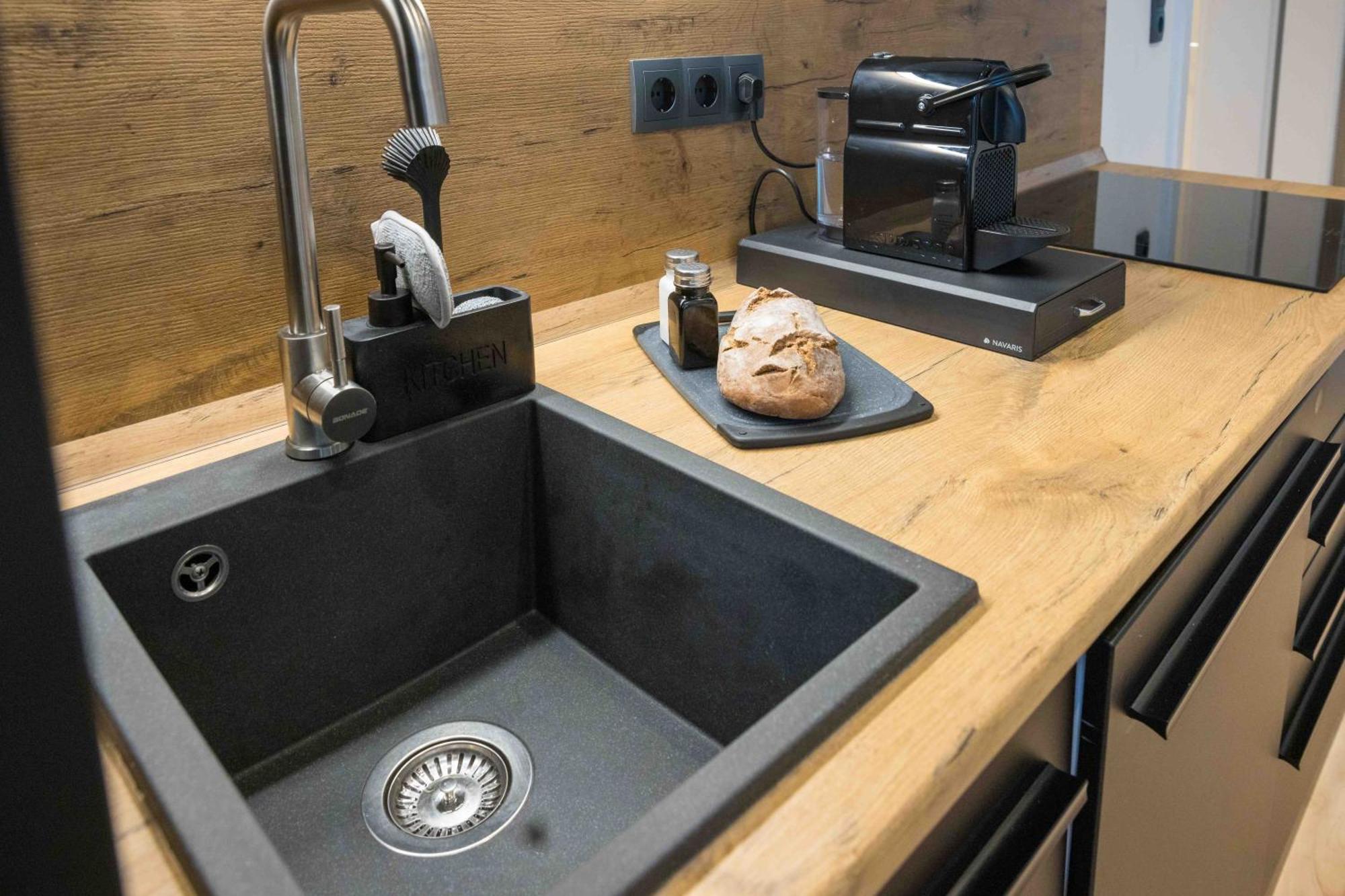Schillerapartment Hof, Kueche, 24H Digital-Checkin, Parkplatz, Wlan250Mbit 호프 외부 사진
