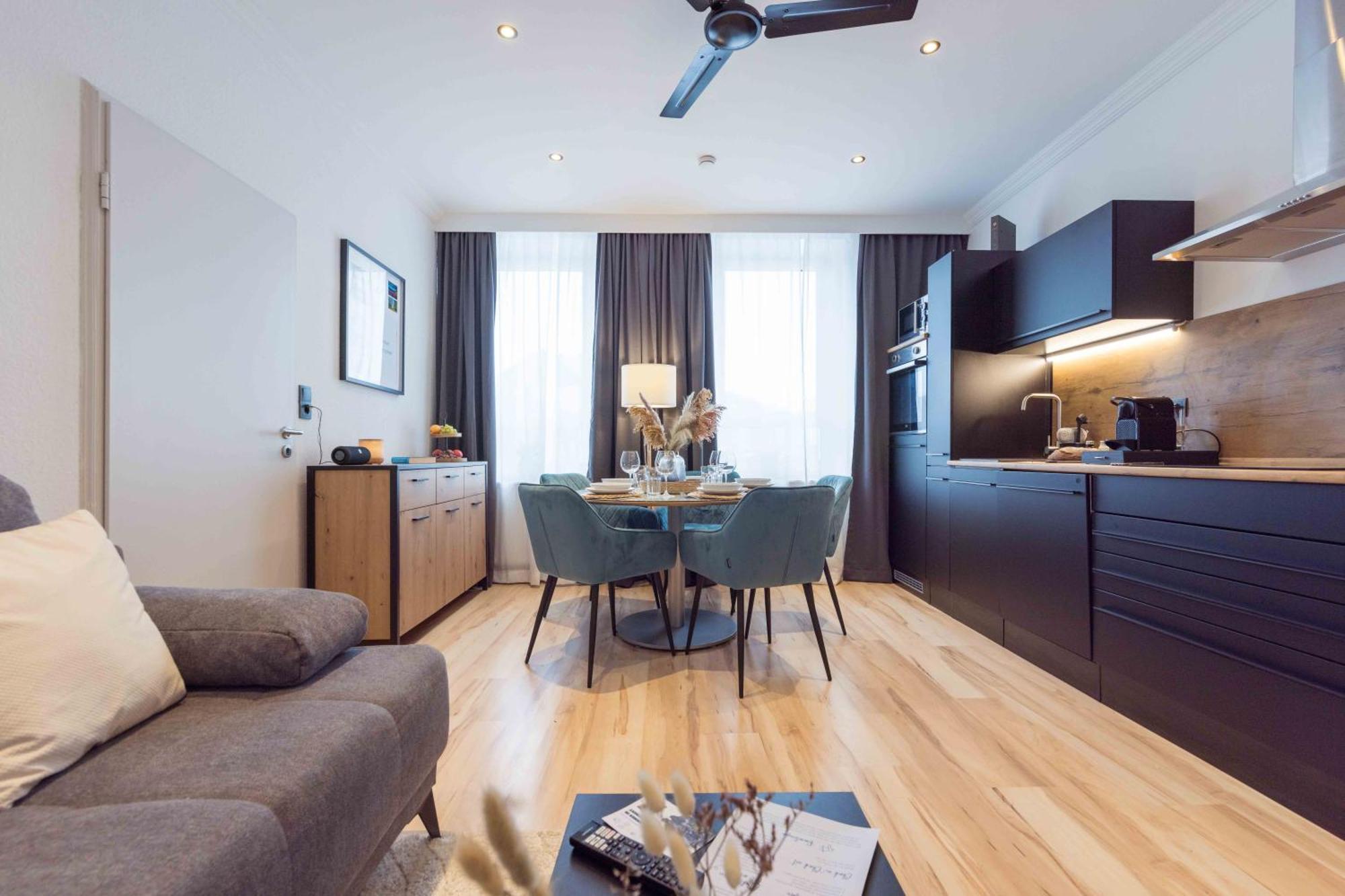 Schillerapartment Hof, Kueche, 24H Digital-Checkin, Parkplatz, Wlan250Mbit 호프 외부 사진