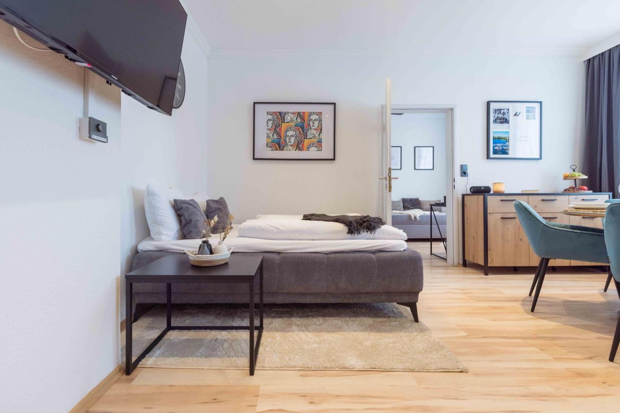 Schillerapartment Hof, Kueche, 24H Digital-Checkin, Parkplatz, Wlan250Mbit 호프 외부 사진