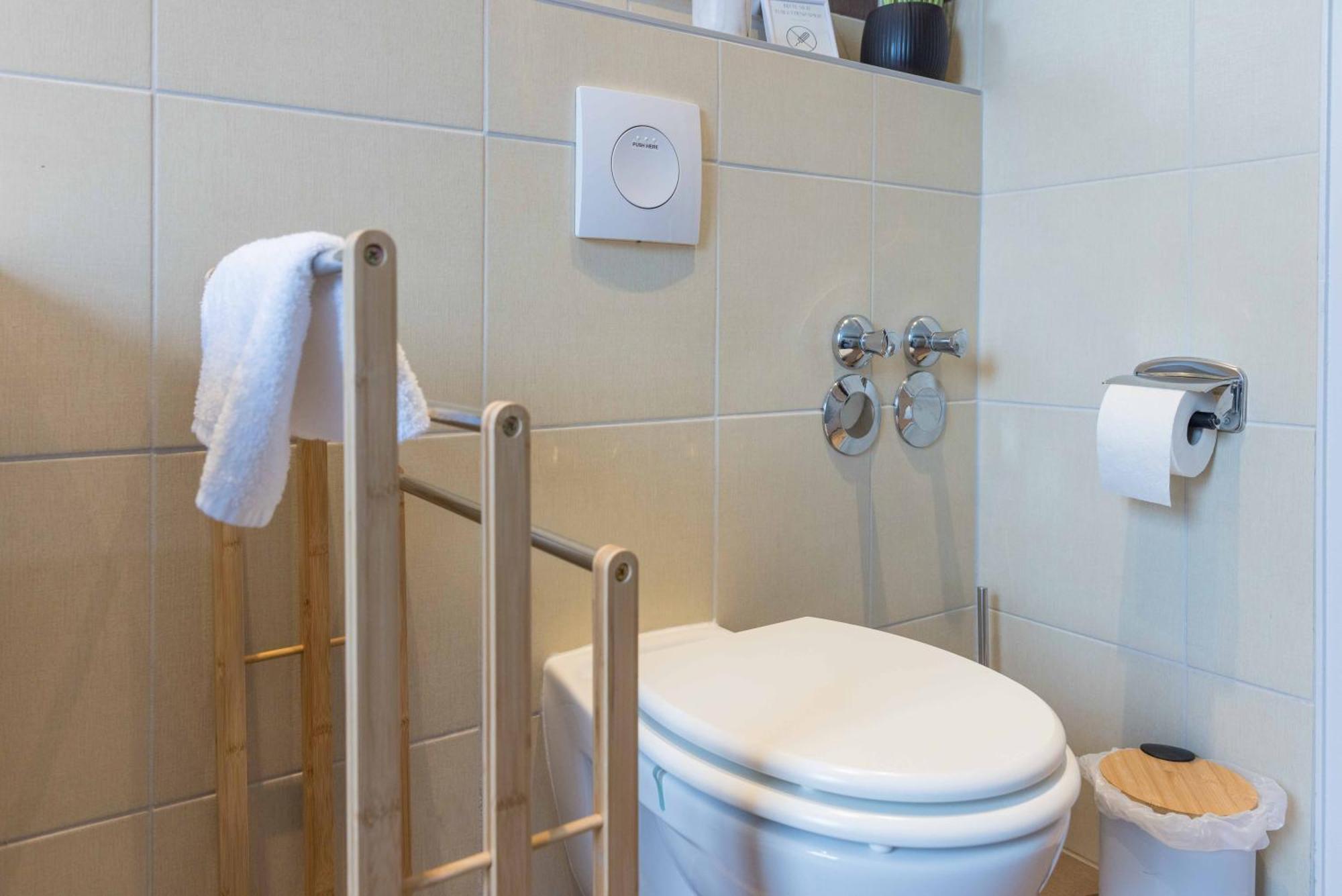 Schillerapartment Hof, Kueche, 24H Digital-Checkin, Parkplatz, Wlan250Mbit 호프 외부 사진