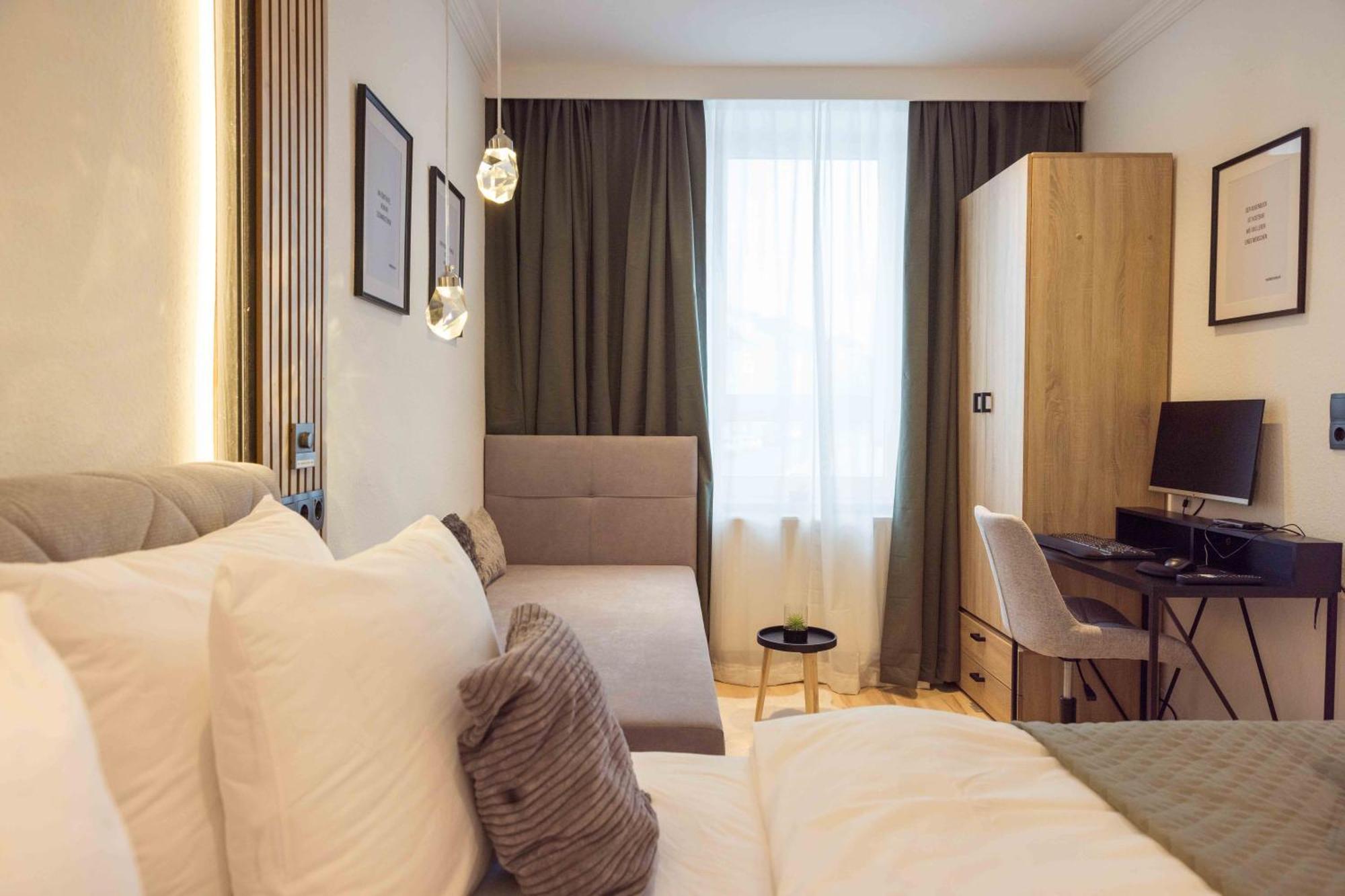 Schillerapartment Hof, Kueche, 24H Digital-Checkin, Parkplatz, Wlan250Mbit 호프 외부 사진